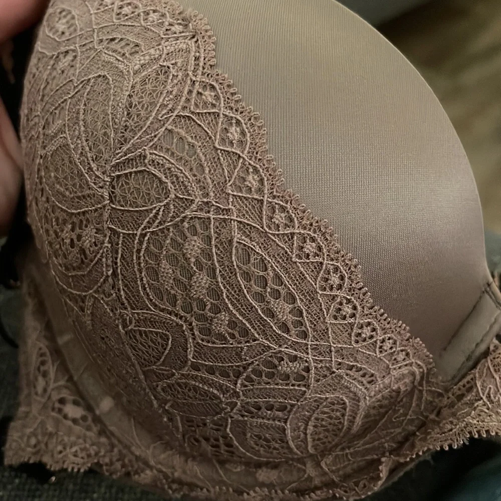 Victoria’s Secret Very Sexy Push Up Strappy Lace Bra. - Picture 11 of 11